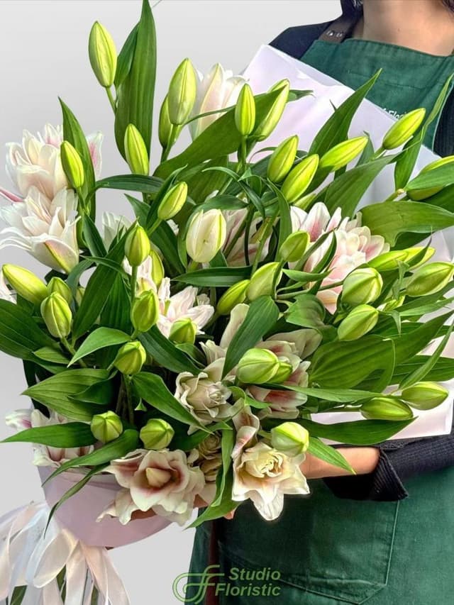 Букет из Махровых Лилий 15 шт «Ода Любви»