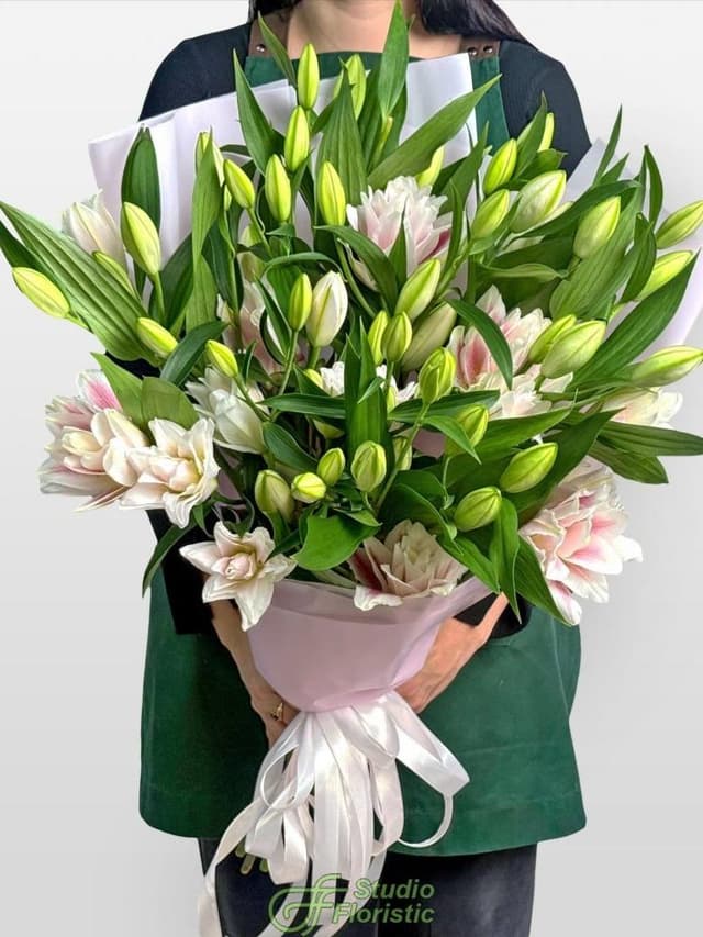 Букет из Махровых Лилий 15 шт «Ода Любви»