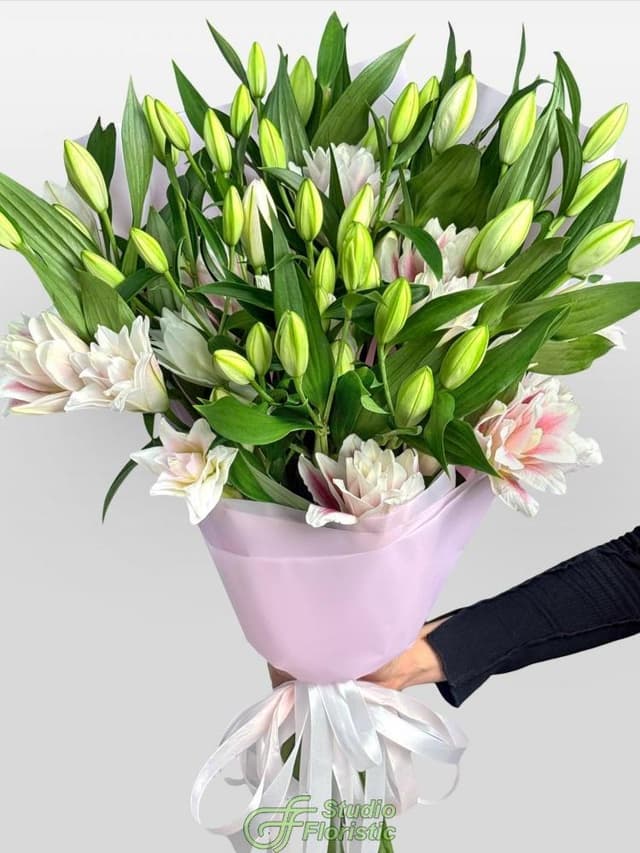 Букет из Махровых Лилий 15 шт «Ода Любви»