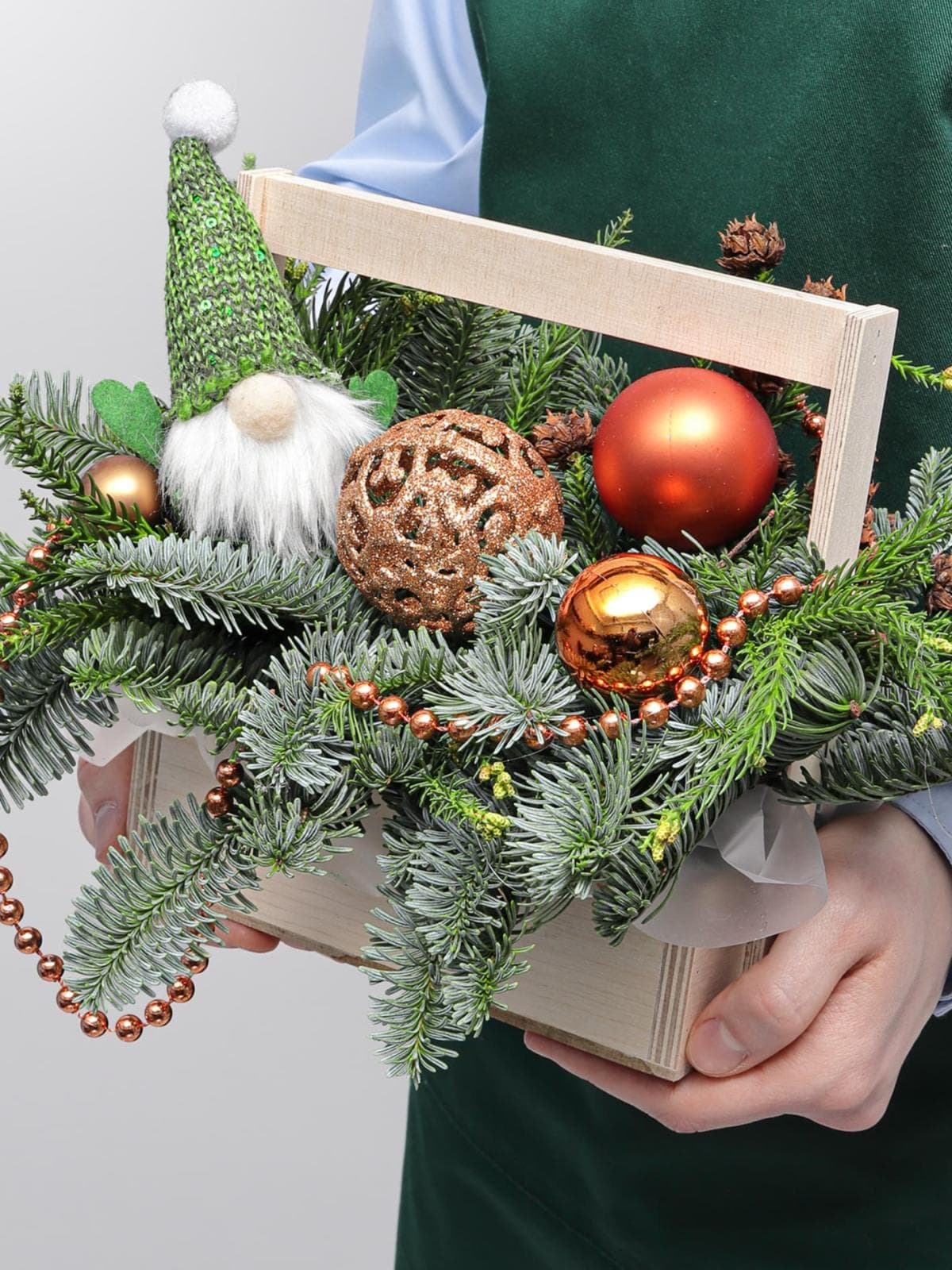 Новогодняя композиция из Нобилиса и Мережки в ящике «Праздничный Секрет»