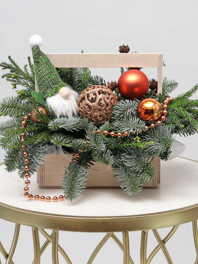 Новогодняя композиция из Нобилиса и Мережки в ящике «Праздничный Секрет»