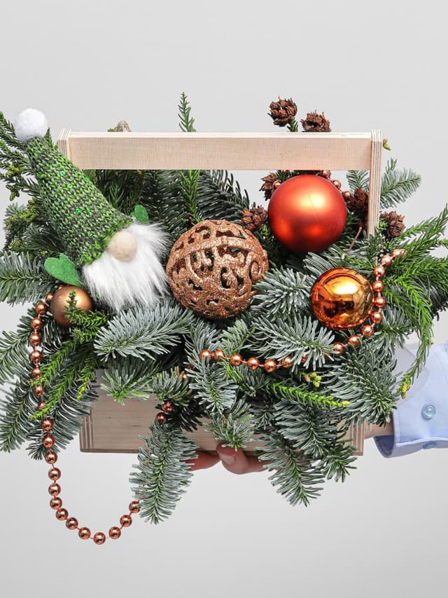 Новогодняя композиция из Нобилиса и Мережки в ящике «Праздничный Секрет»