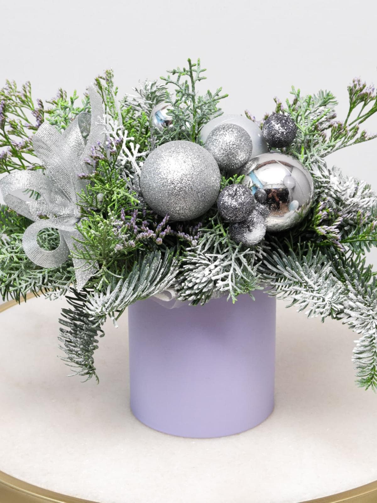 Новогодняя композиция из Нобилиса и Туи в коробке «Ледяная Роскошь»