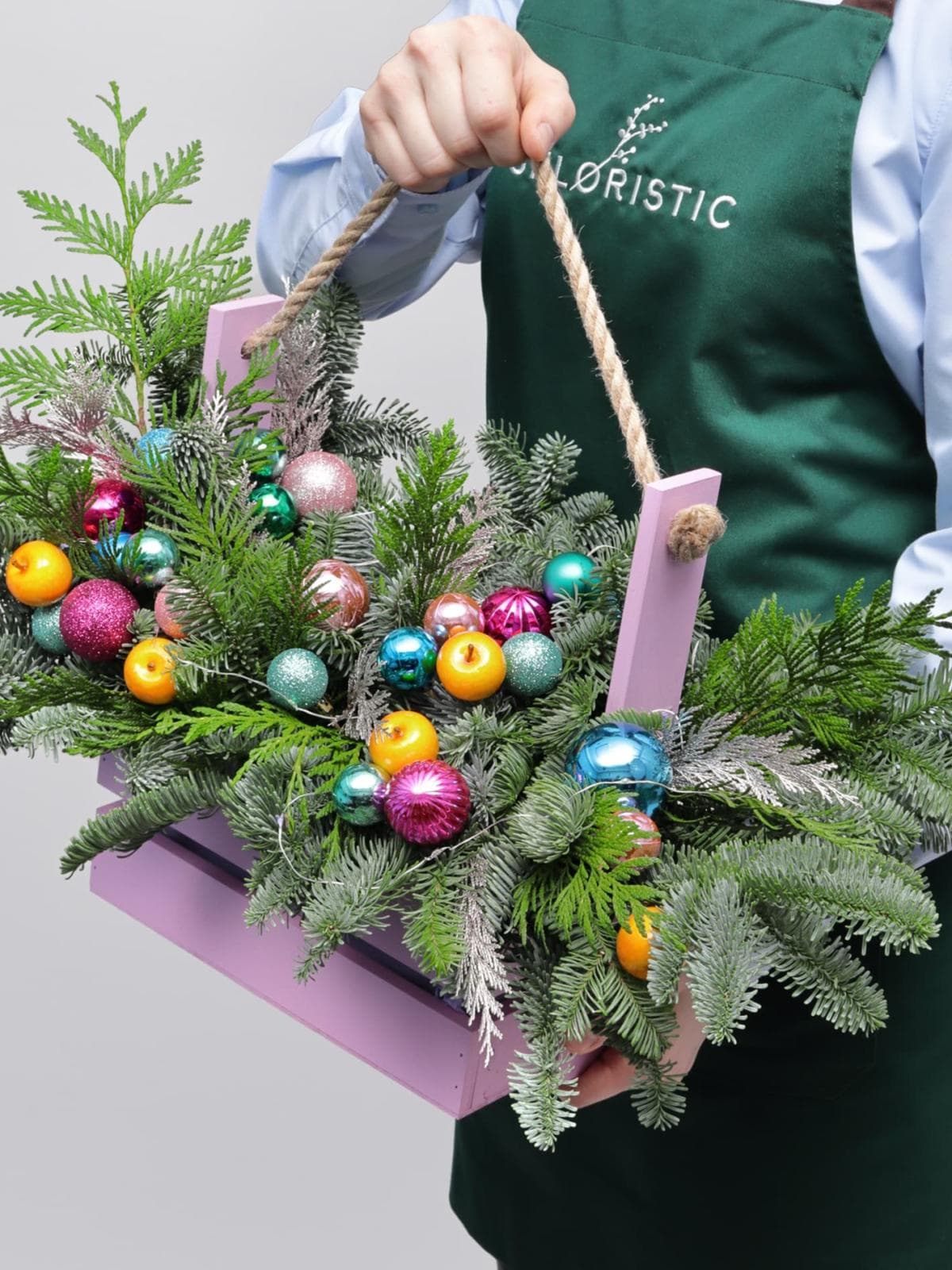 Новогодняя композиция из Нобилиса и Туи в ящике «Тутти-фрутти»