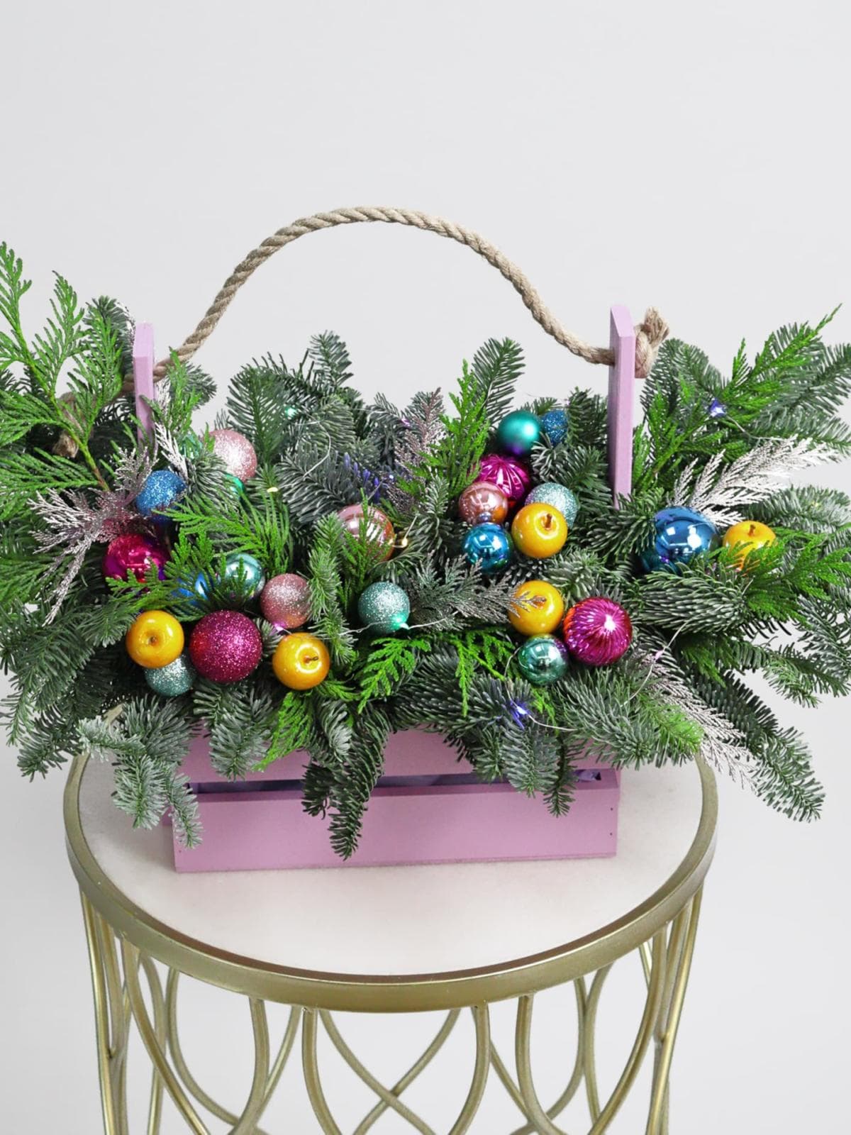 Новогодняя композиция из Нобилиса и Туи в ящике «Тутти-фрутти»