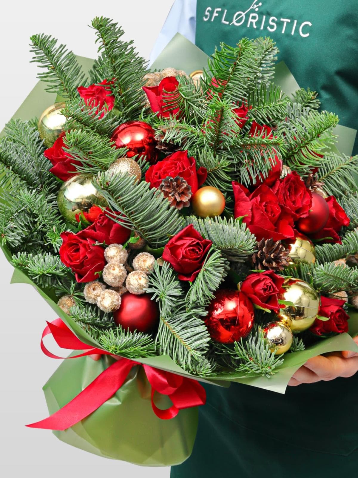 Новогодний букет из Нобилиса и Розы «Аромат Рождества»