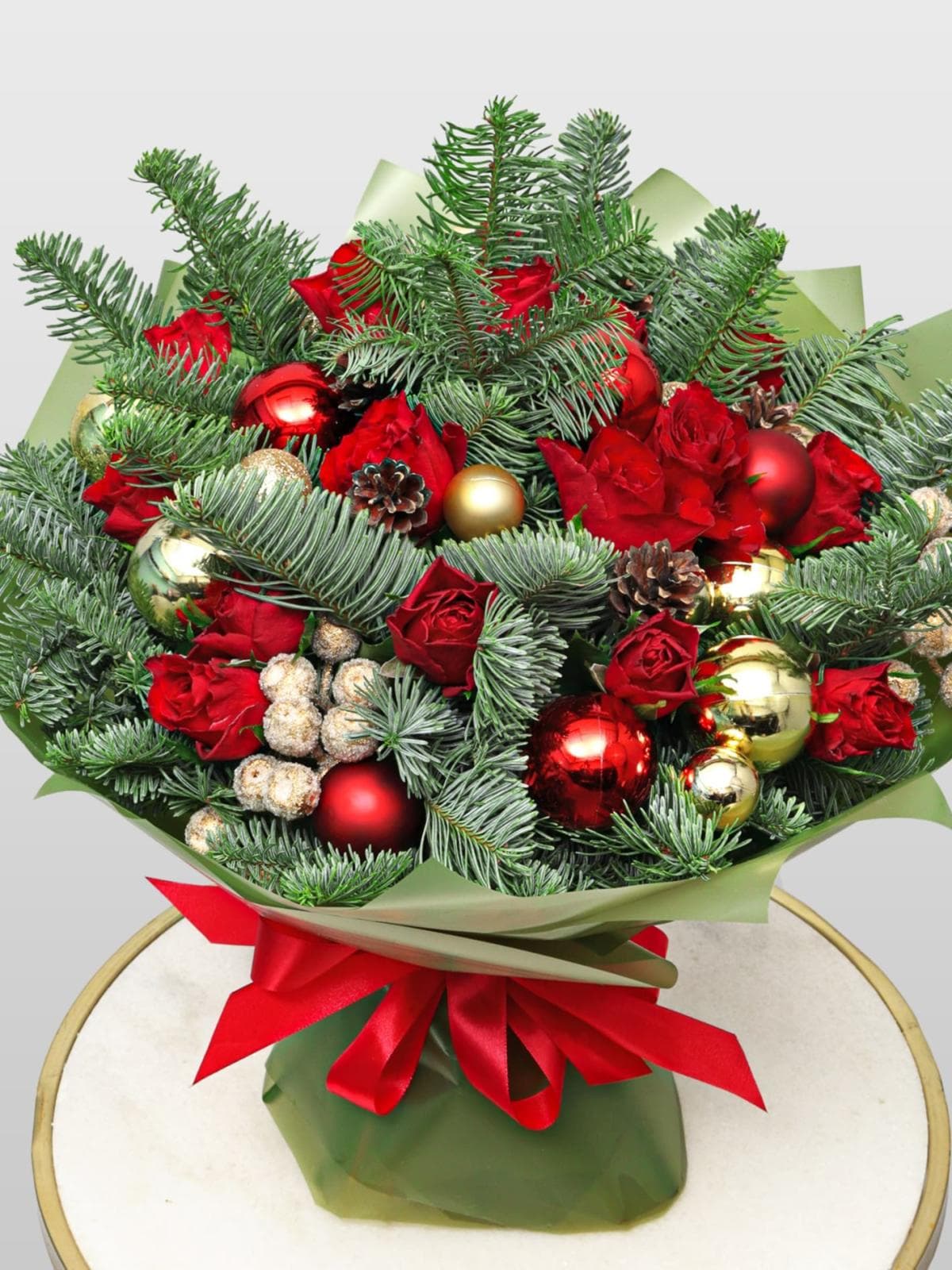 Новогодний букет из Нобилиса и Розы «Аромат Рождества»