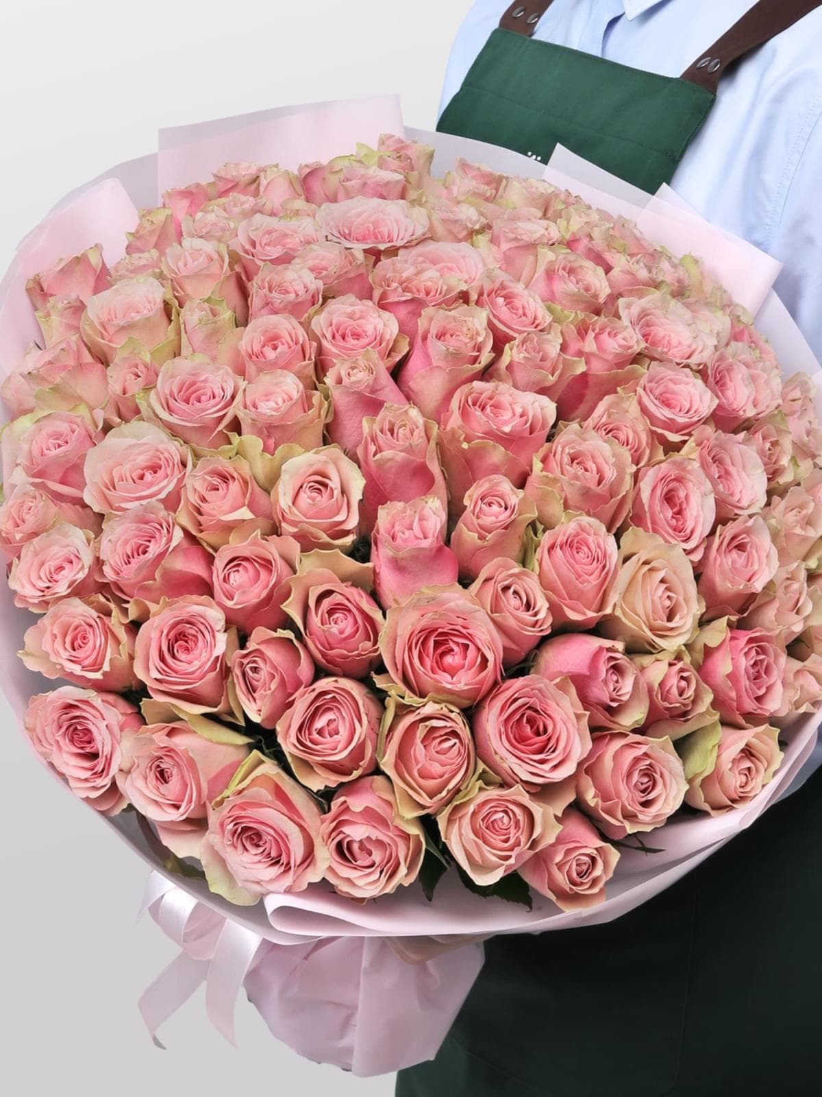 Букет из розовых Роз Кения 60 см 101 шт «Нежный Шлейф»