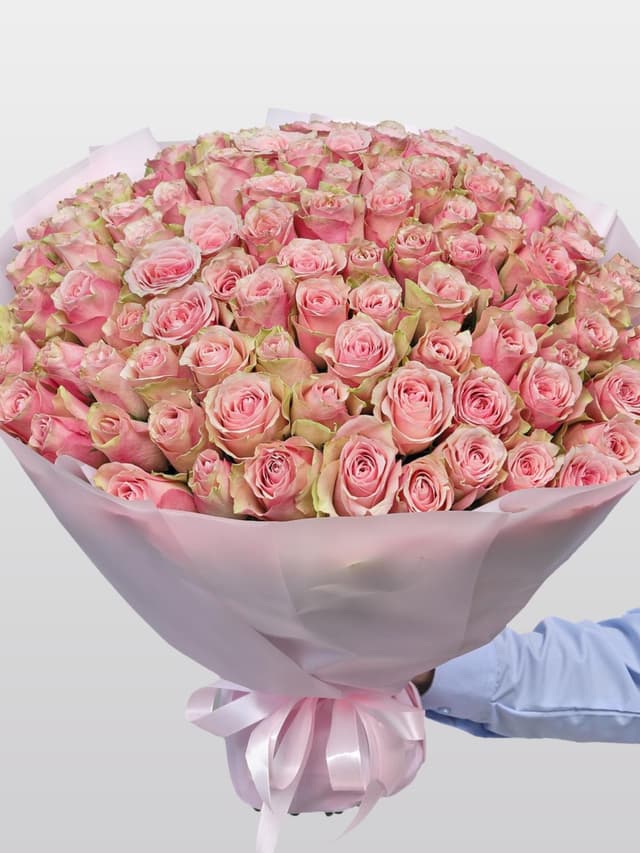 Букет из розовых Роз Кения 60 см 101 шт «Нежный Шлейф»