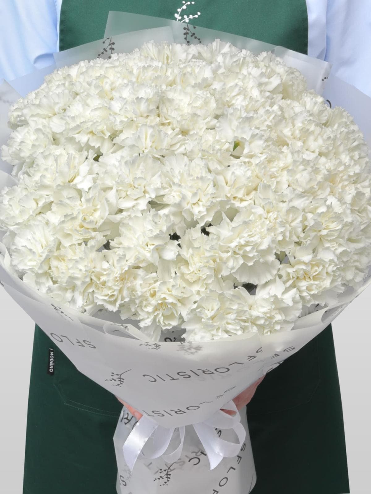 Букет из Белых Гвоздик 51 шт «Фарфоровая Мечта»