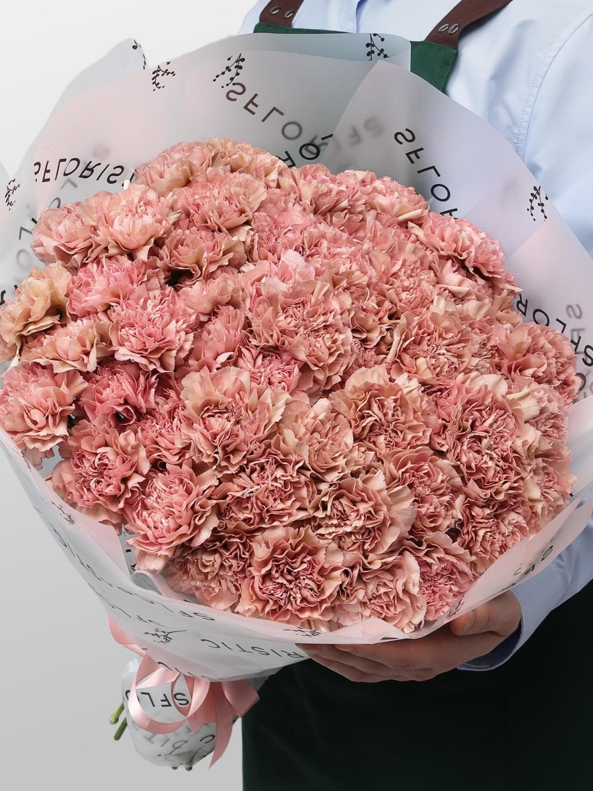 Букет из Пудрово-Розовых Гвоздик 51 шт «Мягкие Объятия»