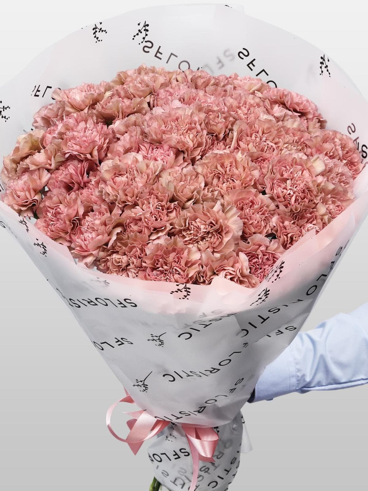 Букет из Пудрово-Розовых Гвоздик 51 шт «Мягкие Объятия»