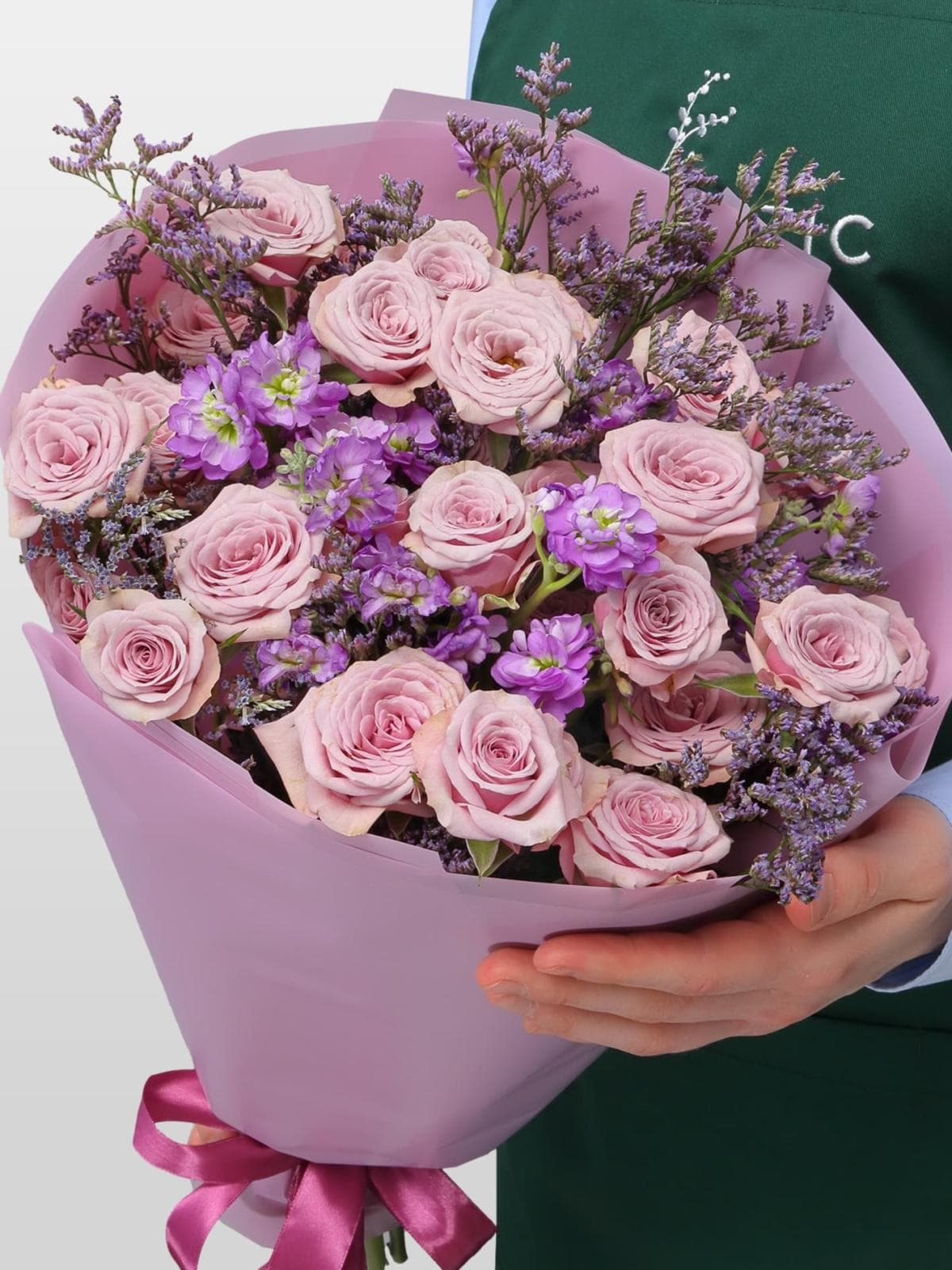 Букет из Кустовых Роз, Маттиол и Лимониума «Магия аметиста»