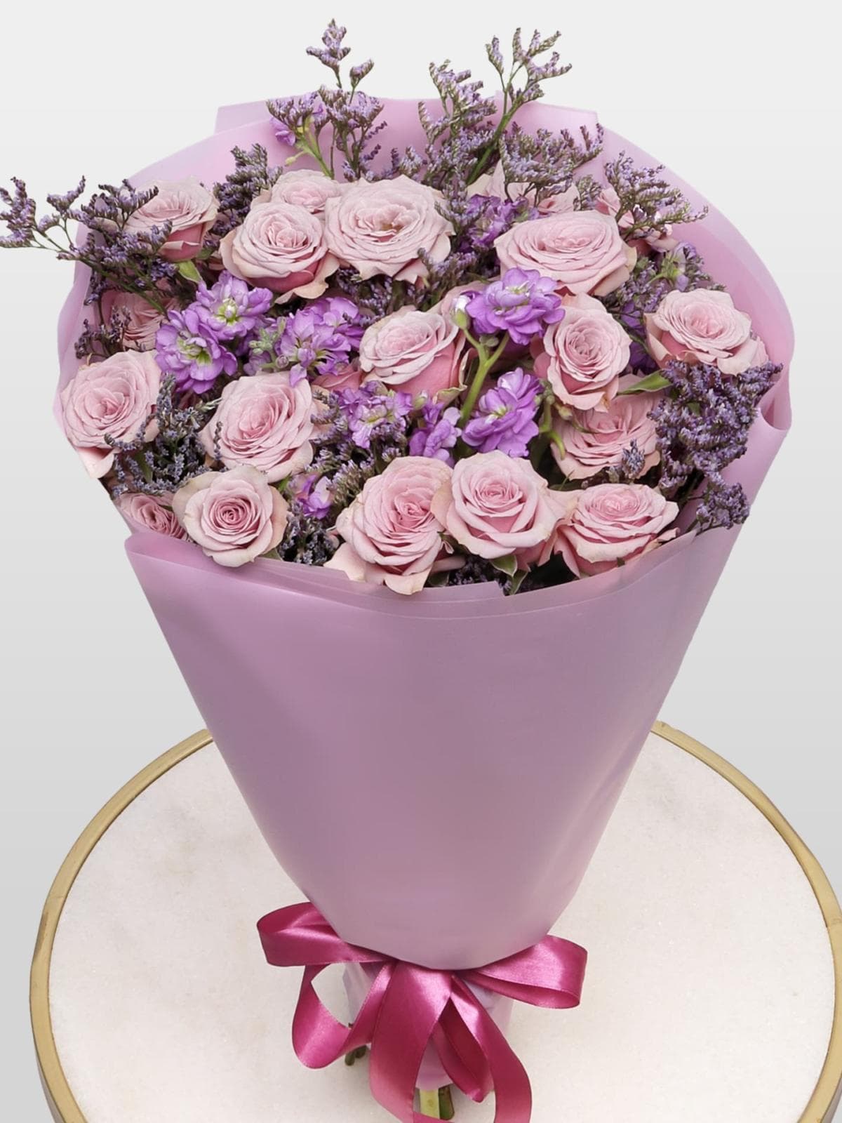 Букет из Кустовых Роз, Маттиол и Лимониума «Магия аметиста»