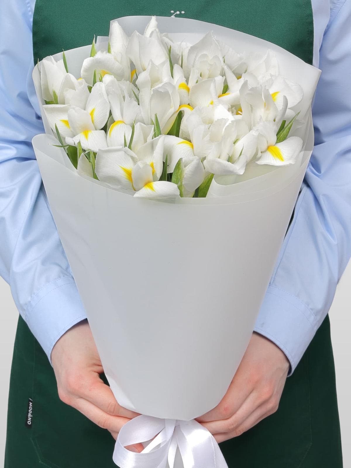 Букет из Белых Ирисов 25 шт «Белый лебедь»