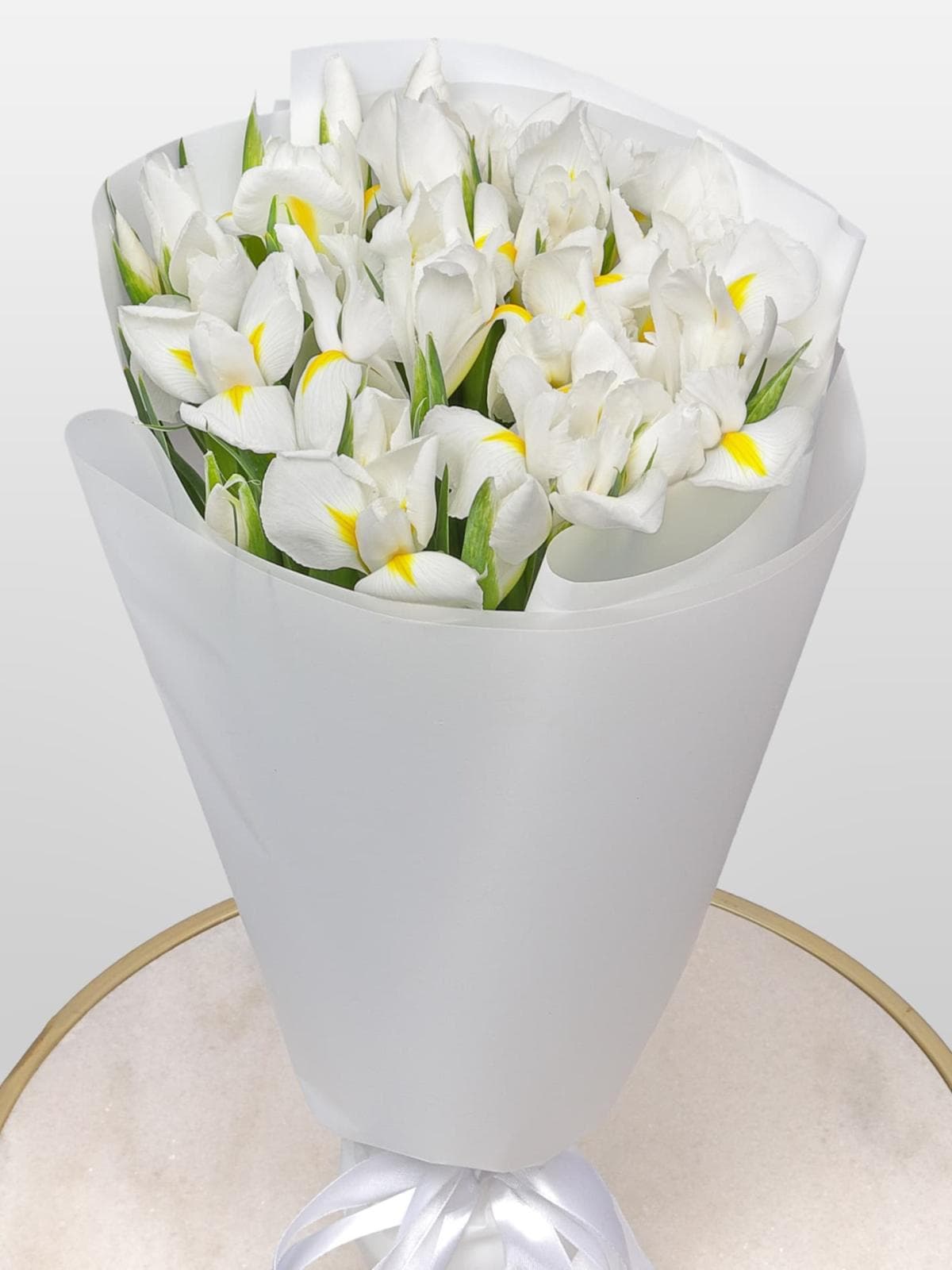 Букет из Белых Ирисов 25 шт «Белый лебедь»