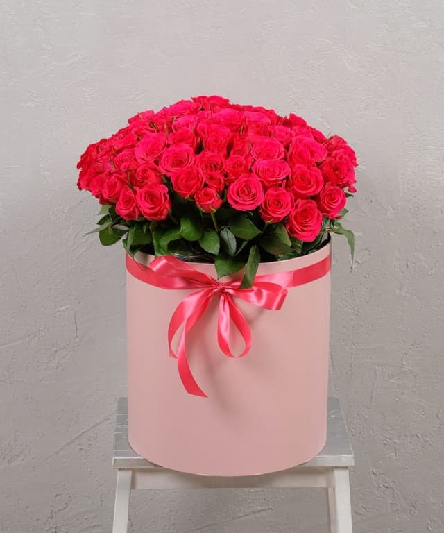 Малиновая роза Кения в коробке 101шт