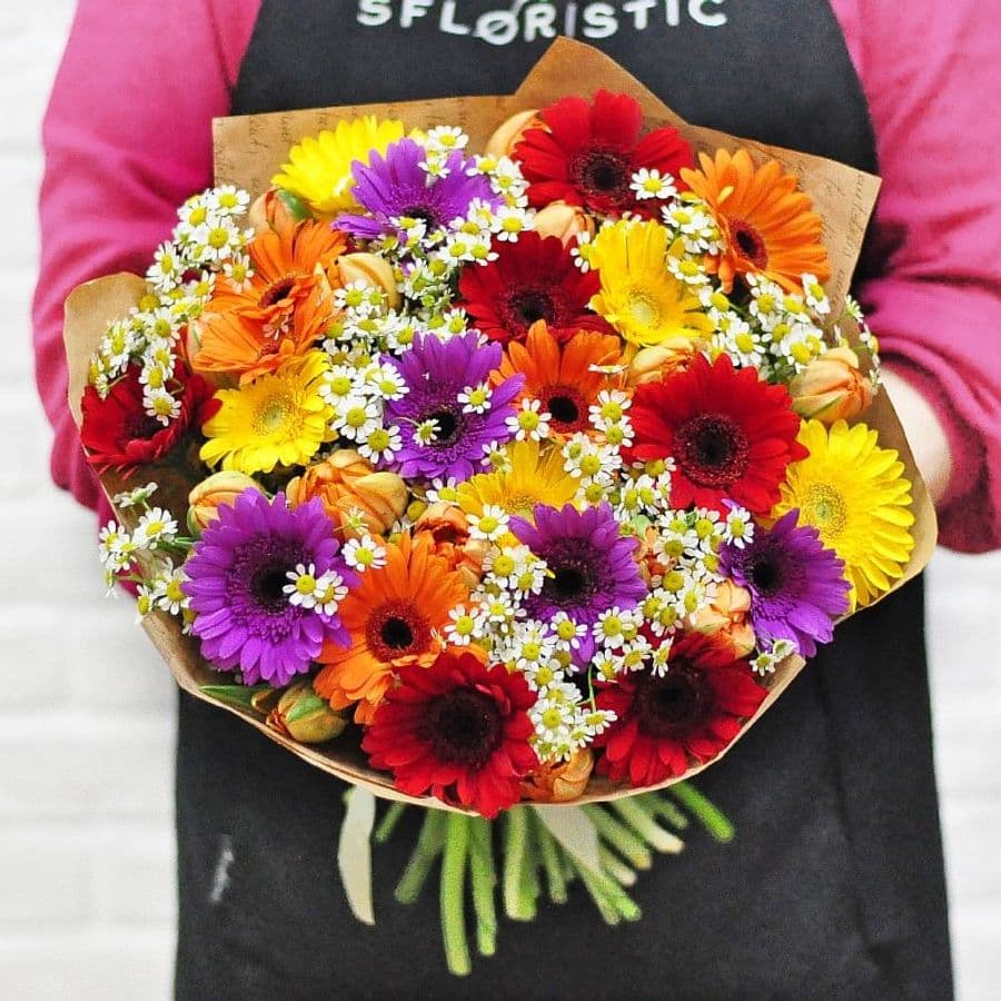 Букет из Гермини, Ромашек и Тюльпанов «Солнечный»