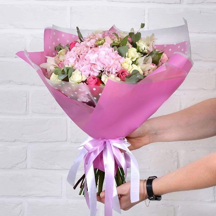 Букет из Роз, Гортензий и Орхидей «Нежный»