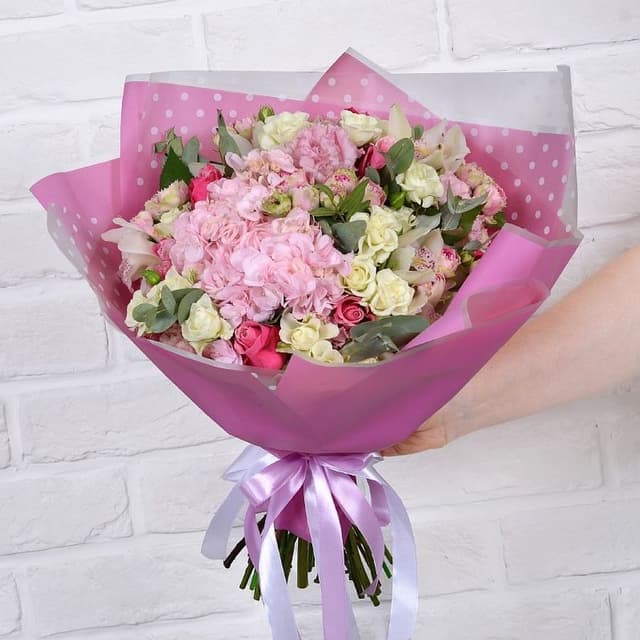 Букет из Роз, Гортензий и Орхидей «Нежный»