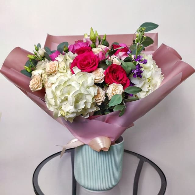 Букет из Гортензий, Роз, Маттиолы и Лизиантуса «Гармоничный аккорд»