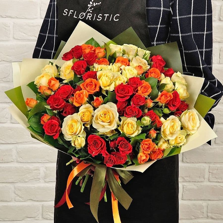 Букет из кустовых Роз «Заветная мечта»