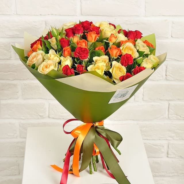 Букет из кустовых Роз «Заветная мечта»