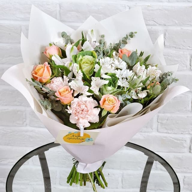 Букет из Гвоздик, Роз и Альстромерий «Благодарное сердце»