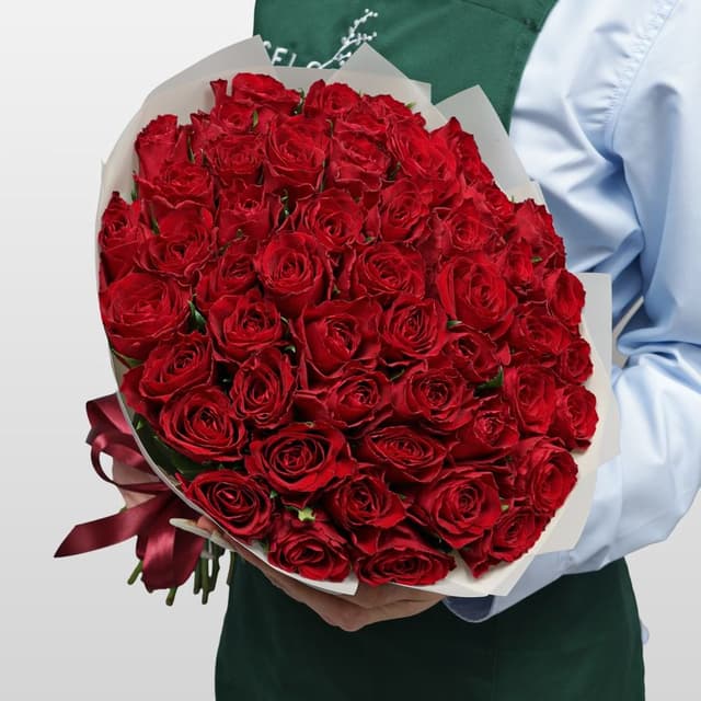 Букет Роз Кения красная 51 шт «Вспышка Чувств»