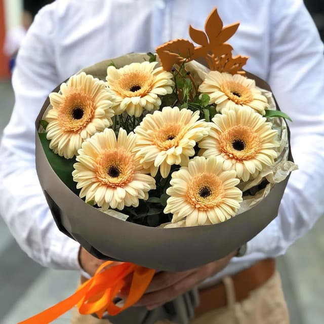 Букет из кремовых Гермини «Солнечные зайчики»