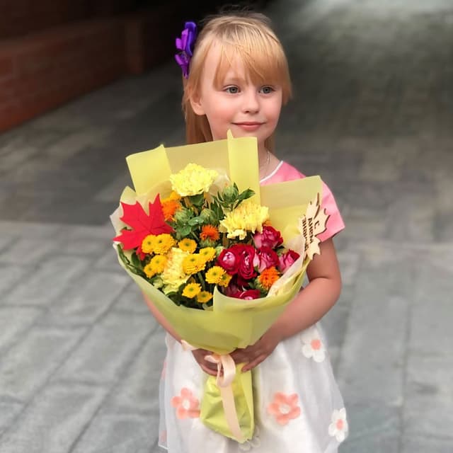 Букет из Кустовой Хризантемы, Диантуса и Кустовой Розы «С Днем Знаний»