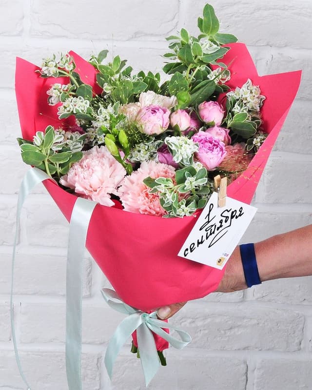 Букет из Роз и Диантуса «Первая встреча»