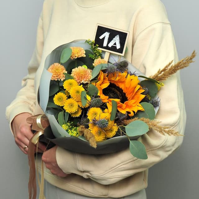 Букет из Подсолнуха и Хризантем «Как я провел лето»