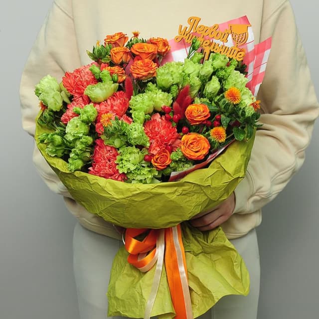 Букет из Эустомы, Кустовой Розы и Диантуса «Первой учительнице»