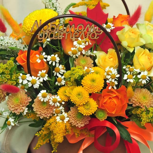 Композиция из Роз, Хризантем и Ромашки в сумке «От любимых учеников»