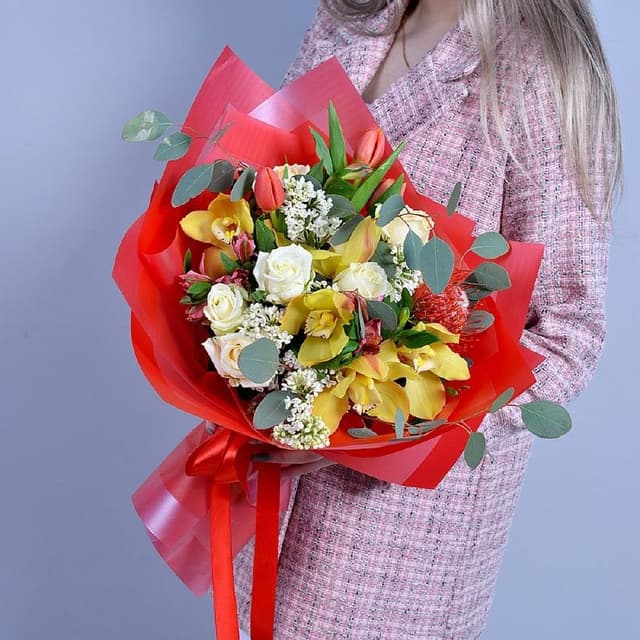 Букет из Орхидей, Роз и Сирени «Цветочная Феерия»