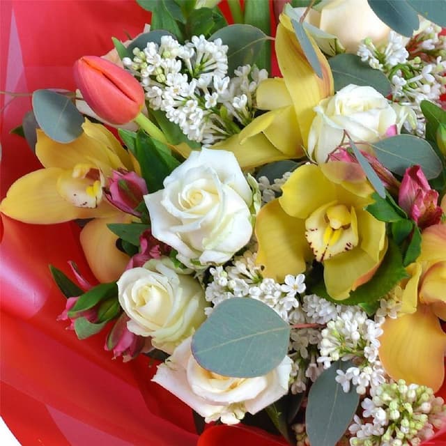 Букет из Орхидей, Роз и Сирени «Цветочная Феерия»