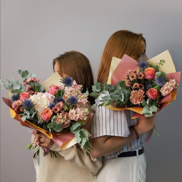 Букет из Гортензии, Роз и Хризантем «Черничный Раф»