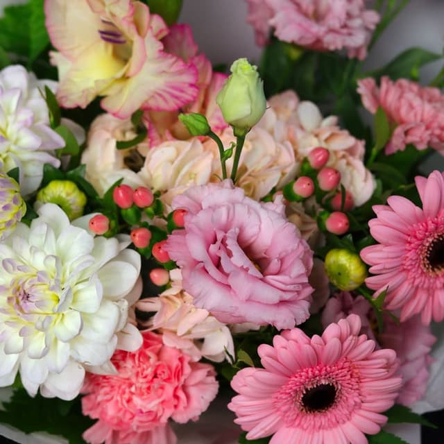 Букет из Гортензии, Георгин, Гладиолуса и Эустомы «Розовый закат»
