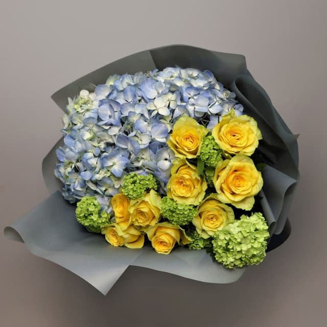 Букет из Гортензии и Роз «Заказ на море»