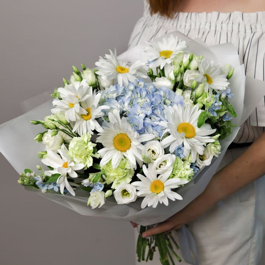 Букет из Гортензии, Ромашки и Эустомы «Мазок акварели»