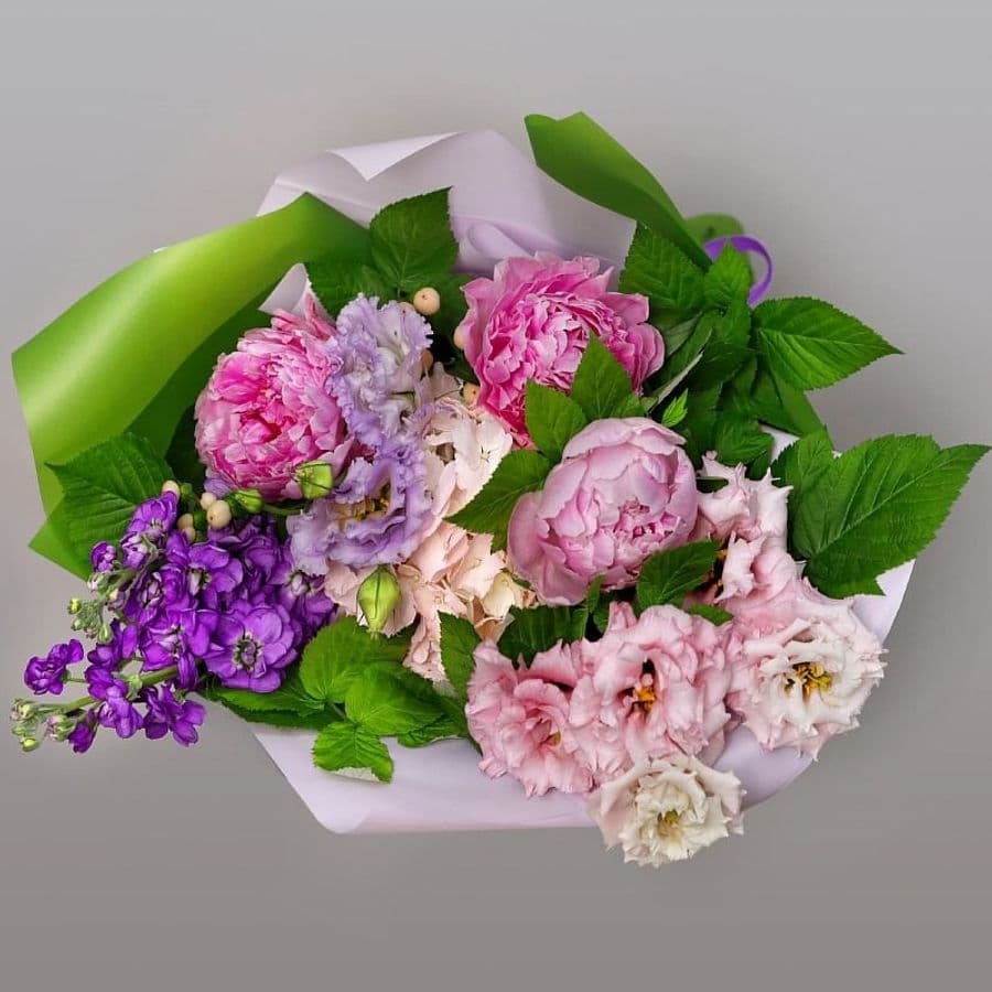 Букет из Гортензии, Пионов, Эустомы и Маттиолы «Лесные ягоды»