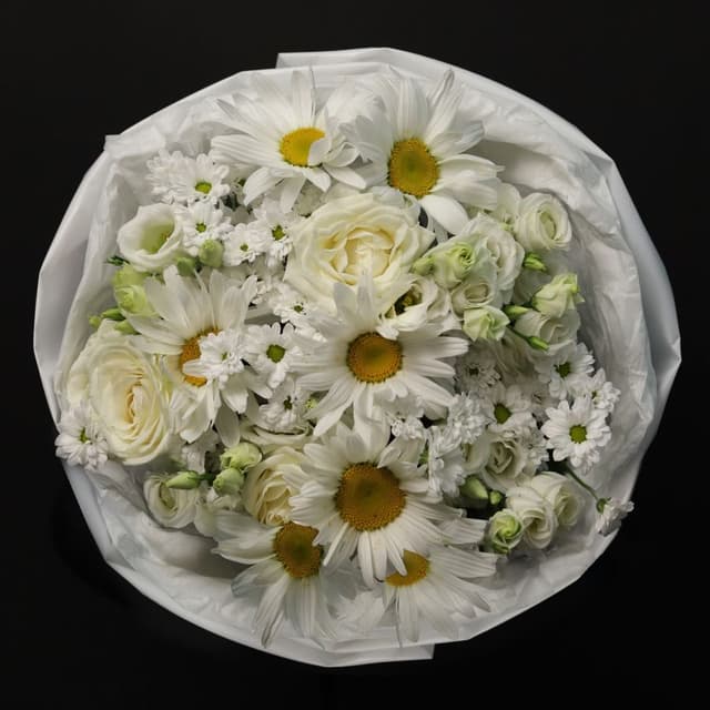 Букет из Ромашек, Сантини, Эустомы и Роз «Летнее свидание»