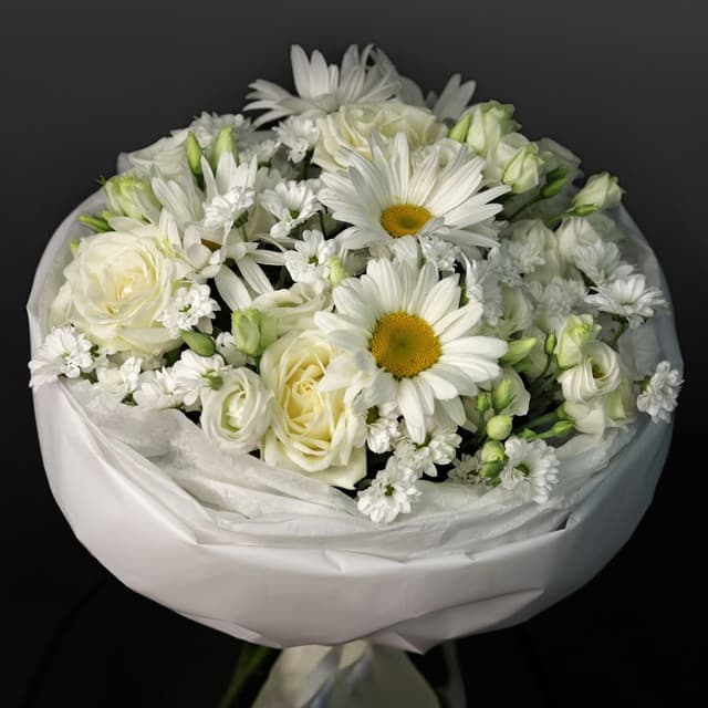 Букет из Ромашек, Сантини, Эустомы и Роз «Летнее свидание»
