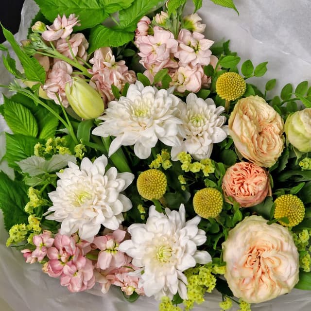 Букет из Тюльпанов, Кустовых Роз и Маттиол «Персиковый сорбет»