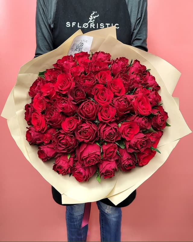 Букет из красных роз 51 шт с конфетами Raffaello