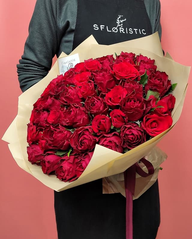 Букет из красных роз 51 шт с конфетами Raffaello