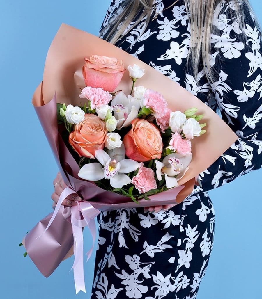 Букет из розы Кахала, Гвоздики и Лизиантуса «Спасибо!»