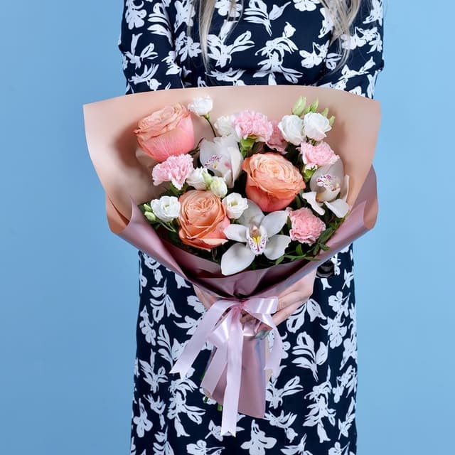 Букет из розы Кахала, Гвоздики и Лизиантуса «Спасибо!»