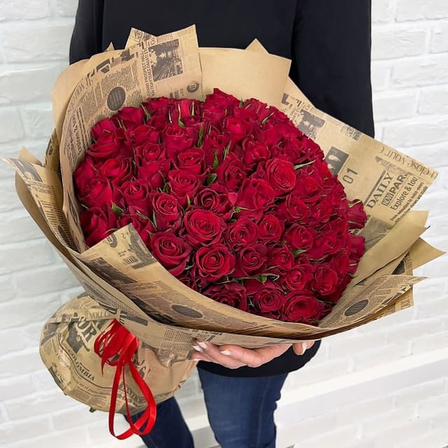 Букет из красных роз 101 шт с конфетами Raffaello